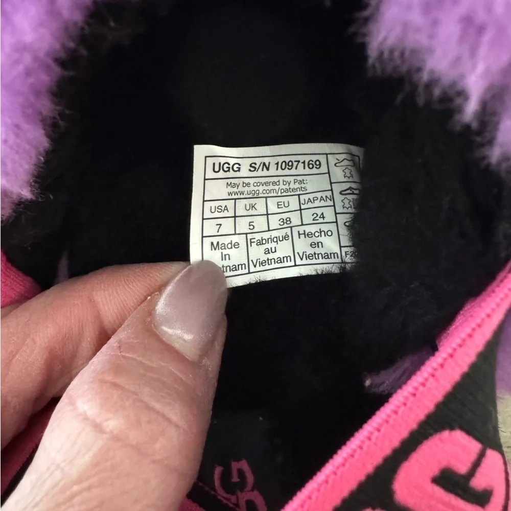 UGG Fluff Yeah Logo Slides size 7